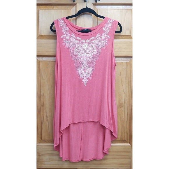 B.L.U.E. Tops - B.L.U.E. Coral Size XL Pull Over Sleeveless T Shirt Rhinestones Embellishment